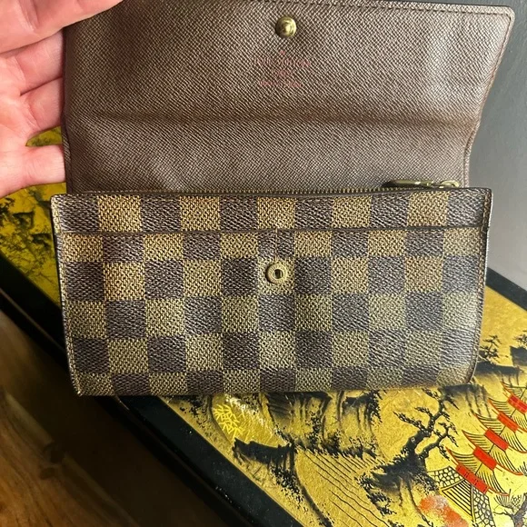 Louis Vuitton Damier Ebene Sarah Wallet with COA + Chain ✨ - Picture 2 of 8
